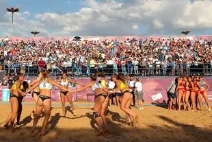 Festejos de las chicas, ganadoras del oro en el beach handball.