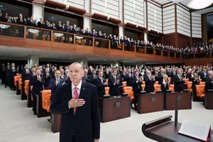 Erdogan asumió su tercer mandato en Turquía y una definición clave genera expectativa