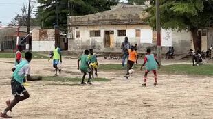 26 niños de la academia de fútbol y su entrenador, Michel Diatta, murieron en el Joola