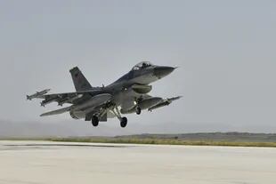28.06.2020 Ein türkischer F-16 Kampfjet beim Startmanöver Politica Europe Türkei Verteidigungsministerium