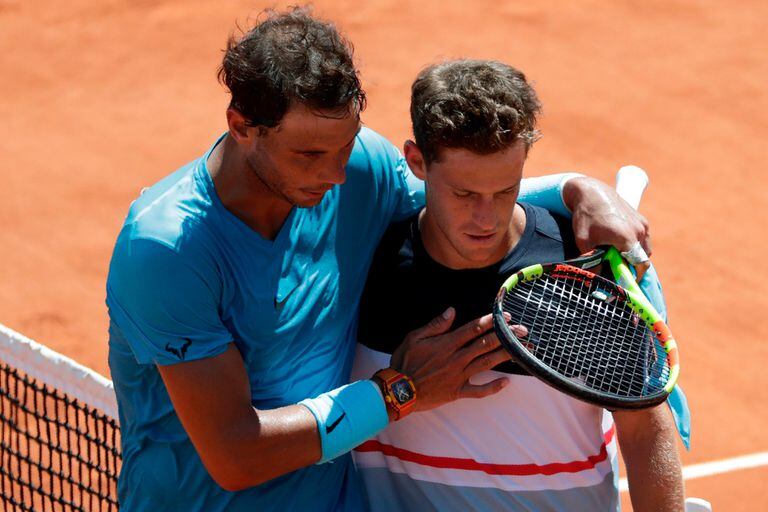 El saludo entre Nadal y Schwartzman tras el gran partido que disputaron en Roland Garros 2018