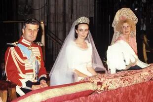 Su nuera Matilde Solís lució la tiara en su boda con Carlos Martínez de Irujo, en la Catedral de Sevilla en 1988.