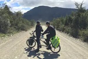 Promesa cumplida: cruzó los Andes en bicicleta con su hijo con autismo