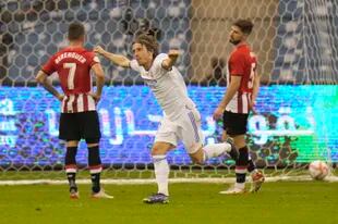 Luka Modric fue la figura de la final de la Supercopa española, en parte gracias al primer gol, contra Athletic Bilbao.