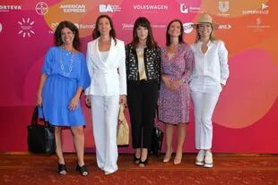La broker Mariana Stange, Mariana Schoa (Orazul Energy) , Dora Sassoni (Grupo Almarai),, Angie Stelzer (VW) y la especialista en comunicación, María Poplawski
