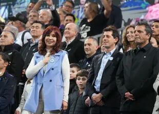Cristina Kirchner, con Wado de Pedro y Sergio Massa en lugares destacados en el esceario