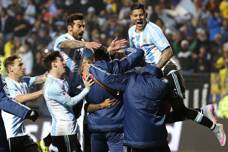 La selección argentina venció a Colombia por penales y está en semifinales de la