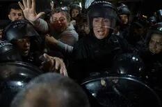 Empujones, gritos y tensión entre Máximo Kirchner y la Policía