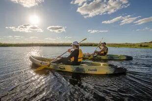 Paseos en canoas, una de las formas de conocer los Esteros del Iberá