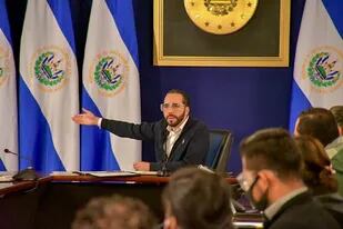El irónico tuit del presidente de El Salvador sobre el FMI