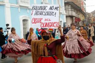Simpatizantes de Castillo marchan contra Dina Boluarte en Puno