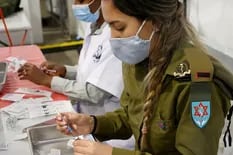 "Tenemos para todos". Cómo Israel se convirtió en líder mundial en la vacunación