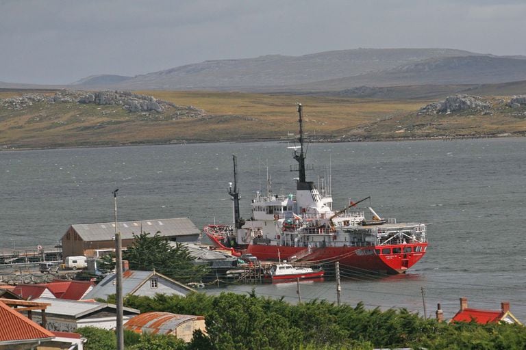 Actividad en un puerto de Malvinas