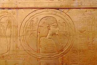 Un uróboro en la tumba de Tutankamón