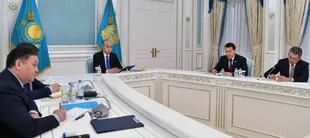 El presidente de Kazajistán, Kasim Jomart Tokayev, en una reunión con su gobierno, el año pasado