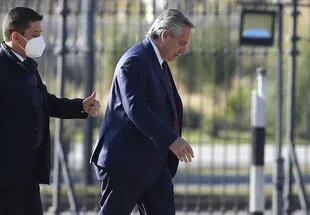El presidente Alberto Fernández al llegar a Casa Rosada
