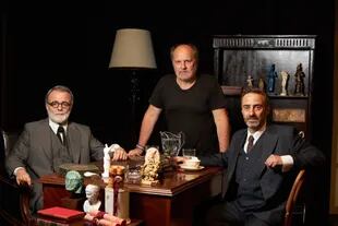 Luis Machín, Javier Lorenzo y Daniel Veronese, protagonistas y director de la obra La última sesión de Freud que estrena el proximo 5 de enero en el teatro Picadero.