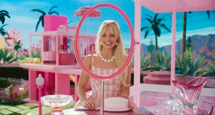 ARCHIVO - Margot Robbie en una escena de "Barbie" en una imagen proporcionada por Warner Bros. Pictures. (Warner Bros. Pictures via AP, Archivo)