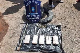 Cinco kilos de cocaína que los narcos intentaron trasladar desde Orán, en la frontera, hasta Tucumán