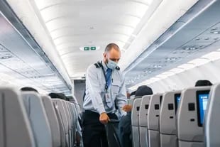 Los asistentes de vuelo están encargados de mantener la tranquilidad y el orden dentro de un vuelo