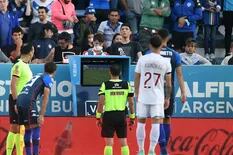 La insólita causa de un VAR eterno que hizo demorar el primer gol de Pratto desde que volvió a Vélez