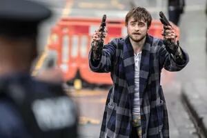 En Manos a las armas, Daniel Radcliffe es protagonista de un peligroso reality