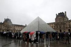 Cerró el Louvre porque los empleados tienen miedo de contagiarse con coronavirus
