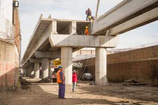 Hasta el momento se construyeron 194 pilotes, columnas, dinteles y vigas en el primer tramo del proyecto de ampliación del viaducto Belgrano Sur