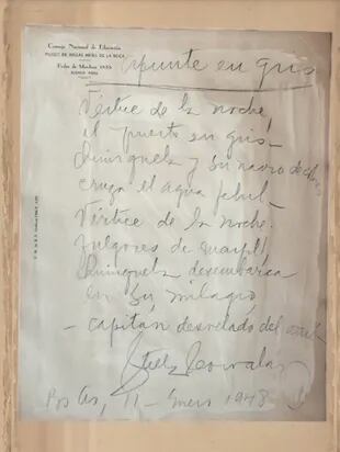 Quinquela y su navío de colores / cruza el agua febril, dice en "Apunte en gris" la poeta chilena Stella Corvalán, 1948