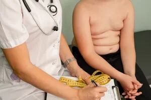 Las nuevas recomendaciones de los pediatras en EE.UU. para tratar la obesidad infantil