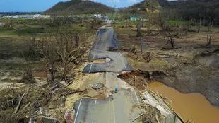 Los destrozos que causó el huracán María sobre una ruta