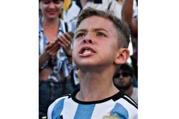 La emoción de los hinchas argentinos por el triunfo de la Selección Argentina frente a México