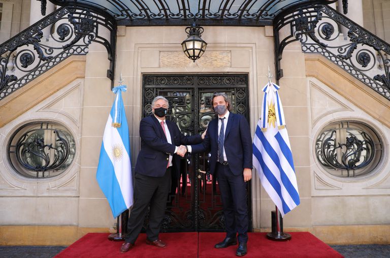 Cafiero se acerca a Uruguay y Brasil para intentar reflotar el Mercosur
