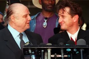 Marlon Brando junto a Sean Penn