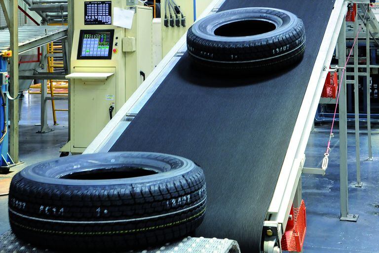 Una vez finalizado el proceso de producción, los neumáticos pasan a la etapa de control de calidad