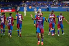 La ovación de pie en el minuto 10 en el primer partido de Barcelona sin el rosarino