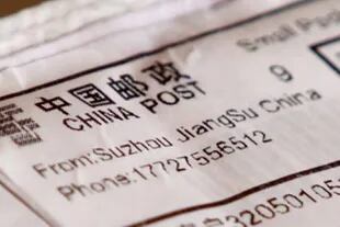 Autoridades chinas dijeron que las etiquetas del correo postal de ese país fueron flasificadas