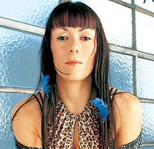 María Gabriela Epumer, la talentosa guitarrista fundadora de Viuda e Hijas de Roque Enroll, fallecida en 2003