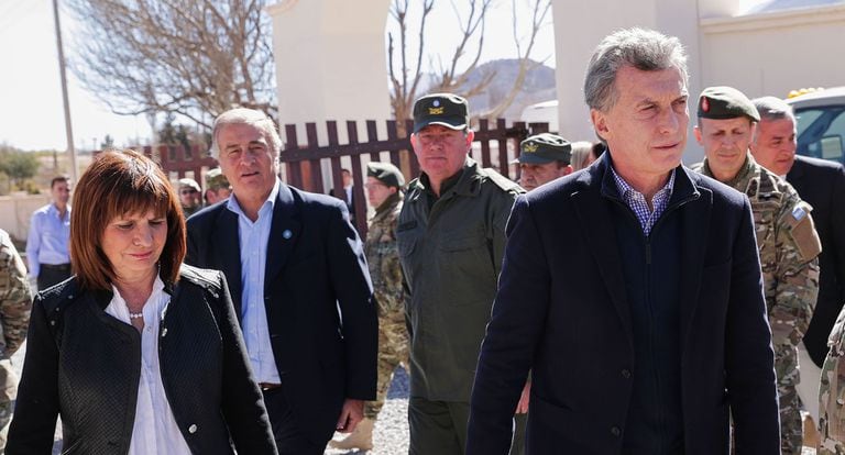 Los gobiernos de la Argentina y Bolivia apuntan contra Mauricio Macri y sus funcionarios, a quienes acusan de haber enviado armamento a Bolivia para consolidar la caída de Evo Morales