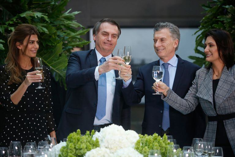 La primera dama Juliana Awada, el presidente de Brasil, Jair Bolsonaro, el presidente Mauricio Macri y la primera dama brasileña Michelle Bolsonaro