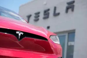 Qué está pasando con los autos eléctricos y por qué Tesla “le torció el brazo” a todos
