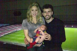 La primera foto oficial de la familia Shakira-Piqué