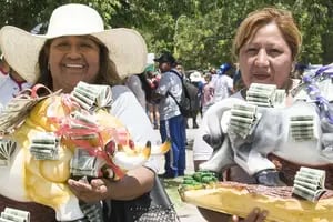 Fiesta de la Alasita: la comunidad boliviana le pide por sus deseos al Ekeko