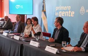 Mercedes Marcó del Pont y Patricia Vaca Narvaja durante la reunión del Consejo Económico y Social.