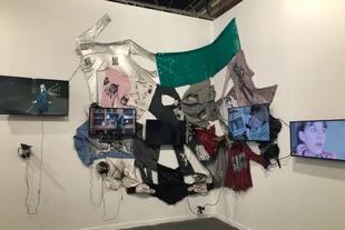 Obra de Liv Schulman, una de las tres artistas argentinas preseleccionadas en la feria para el premio Illy, en la galería Piedras