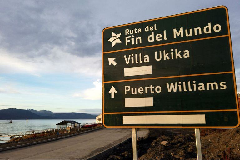Puerto Williams está unos 10 kilómetros al sur de Ushuaia