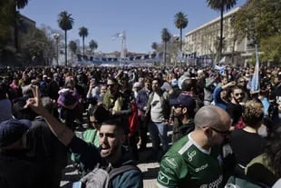 Movilización en apoyo a Cristina Kirchner por el ataque a la puerta de su casa
