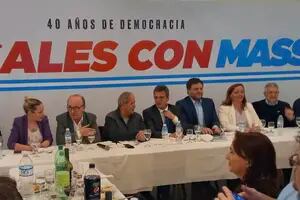 Al compás de cánticos, Massa celebró con el radicalismo aliado al Gobierno