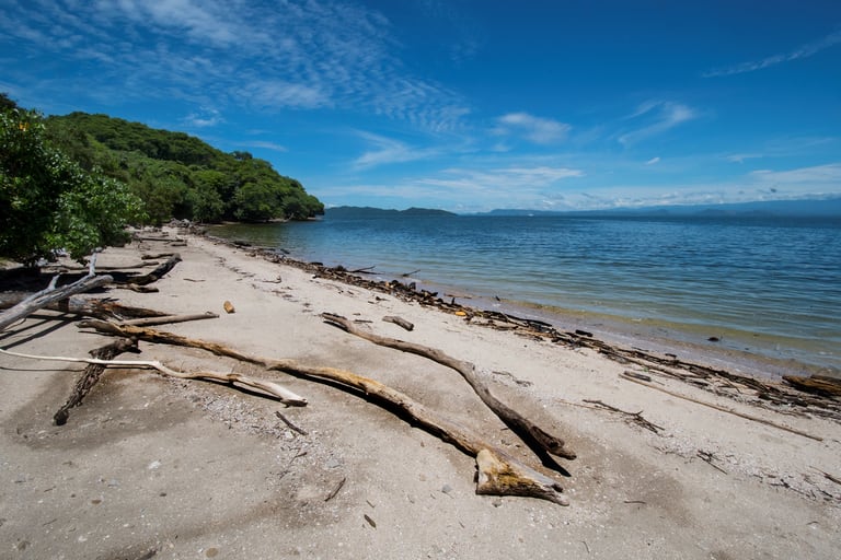 Vista de la playa de Isla San Lucas en la provincia de Puntarenas, Costa Rica, el 27 de septiembre de 2020