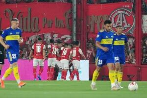 Boca retrocedió y le permitió respirar a un Independiente que entendió mejor el clásico